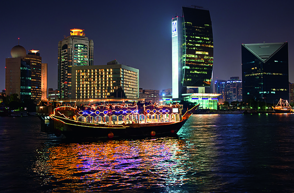 Bådtur med Dubai skyline